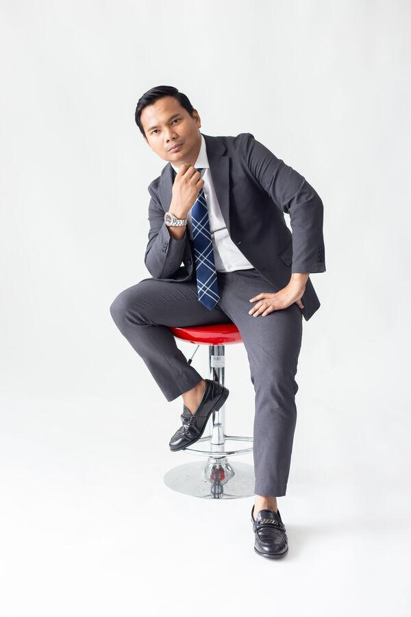 Perunding Takaful Solutions dalam pakaian profesional